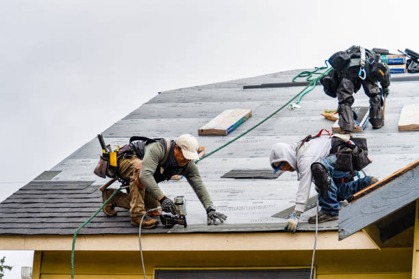 Professional Roofing technician working in Goldsmith, IN